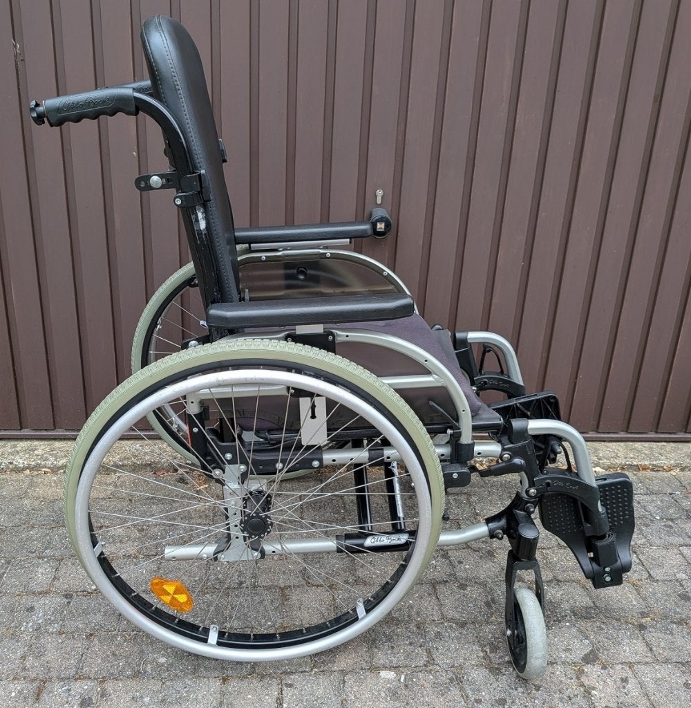 Otto Bock rolstoel met zitbreedte van 40 cm, Ophalen, Gebruikt, Duwrolstoel