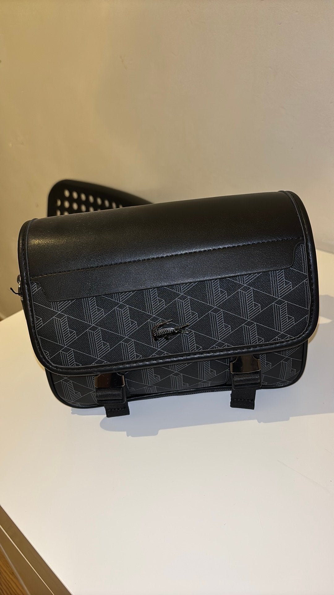Sacoche lacoste 1.1, Bijoux, Sacs & Beauté, Sacs | Sacs à bandoulière, Enlèvement ou Envoi, Neuf, Noir, Autres marques