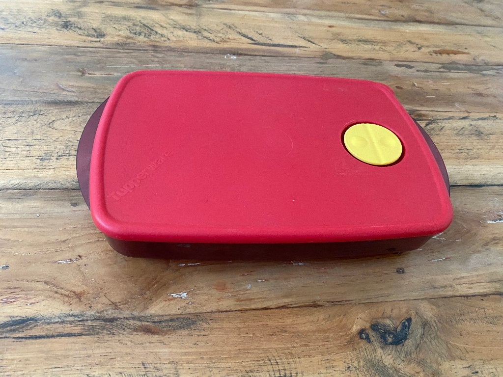 Tupperware magnetron schaal, Huis en Inrichting, Ophalen of Verzenden, Rood, Schaal