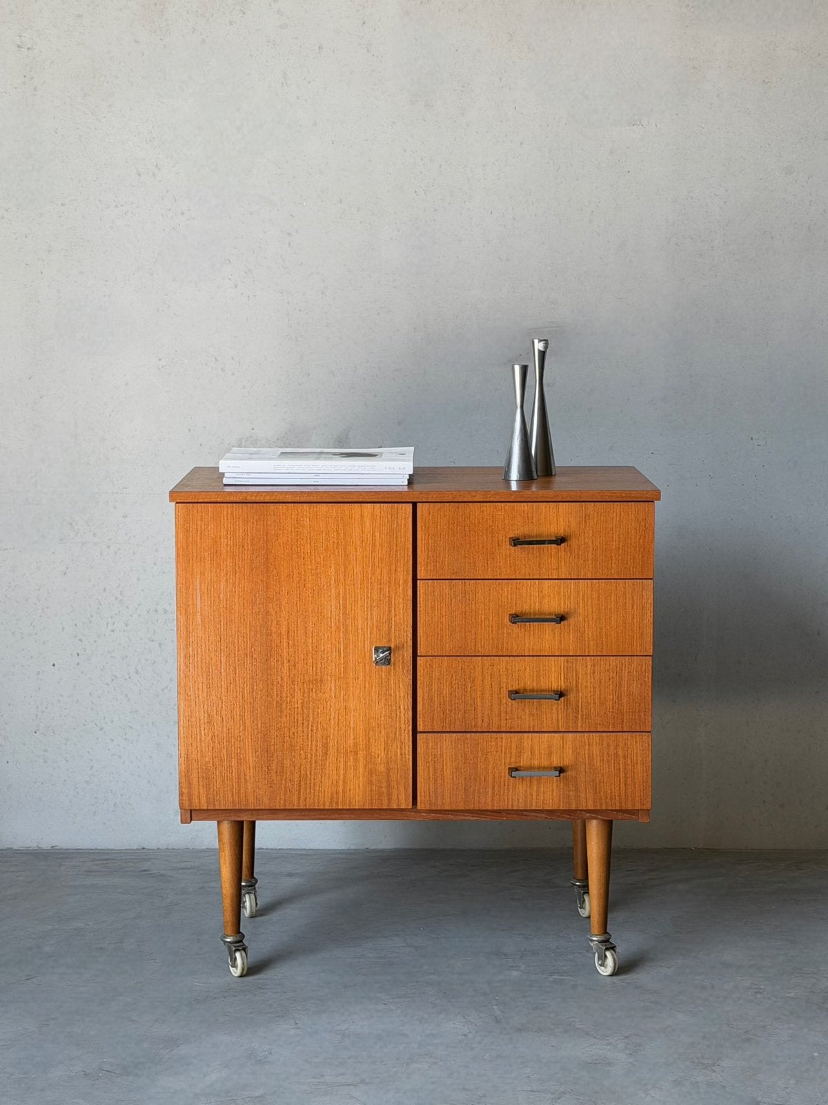 Vintage Mid Century houten kastje op wielen, Enlèvement