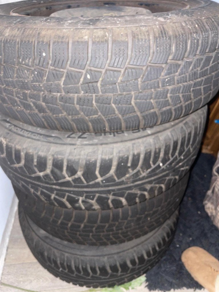 Set van 4 Dunlop winterbanden gemonteerd op stalen velgen, Ophalen, Gebruikt, 15 inch, Band(en)