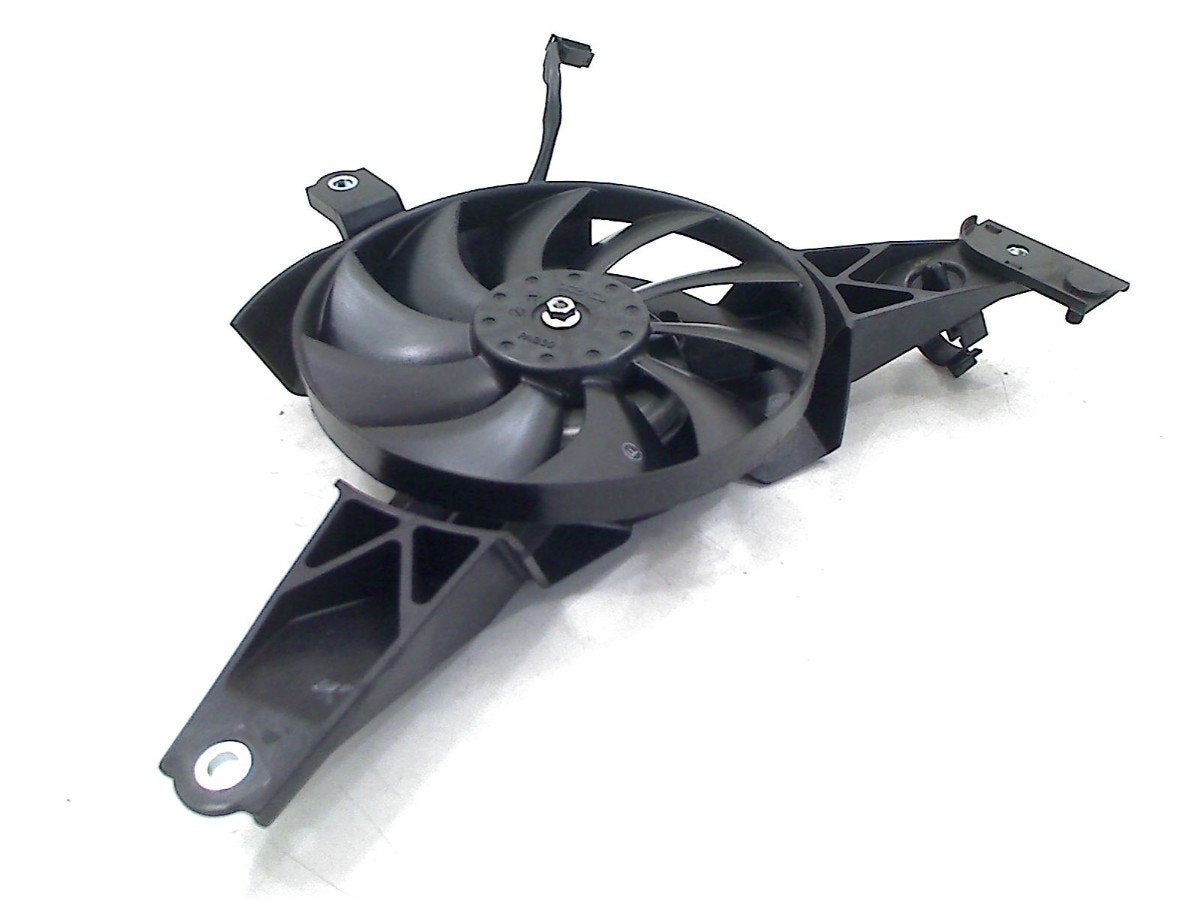 VENTILATOR Yamaha MT 07 2021-2024 (MT07 MT-07 FZ-07 RM341), Yamaha Motor Europe N.V., Gebruikt, Customersupport@yamaha-motor.co.uk