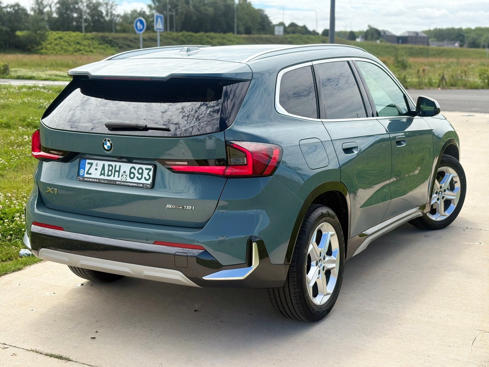 BMW X1 1.5iA sDrive18 CUIR - NAVI - AUTOMATIQUE - CAMERA, 1525 kg, Leder, 5 zetels, 5 deurs