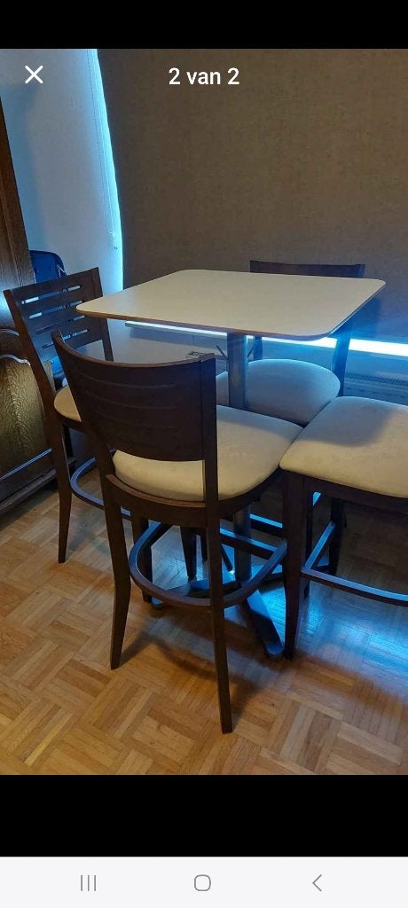 Bartafel, Ophalen, Nieuw, Inclusief barstoelen