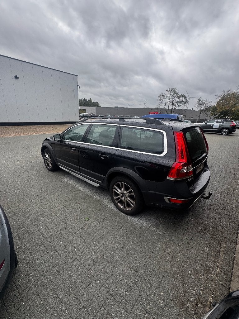 Volvo XC70 D5 2015 - frontschade, rijdt nog – ideaal export, Auto's, Euro 5, Zwart, XC70, Zwart