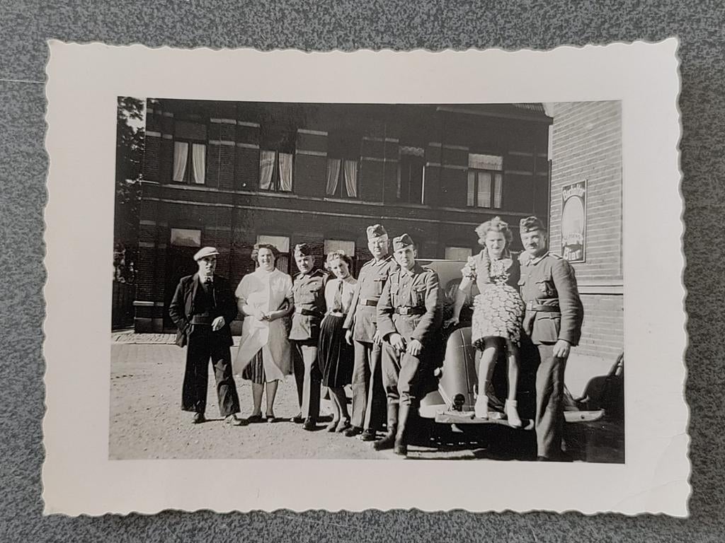 Photo : Soldats allemands, bière Hasselt Bocholt Sezoens 194, Collections, Objets militaires | Seconde Guerre mondiale, Enlèvement ou Envoi