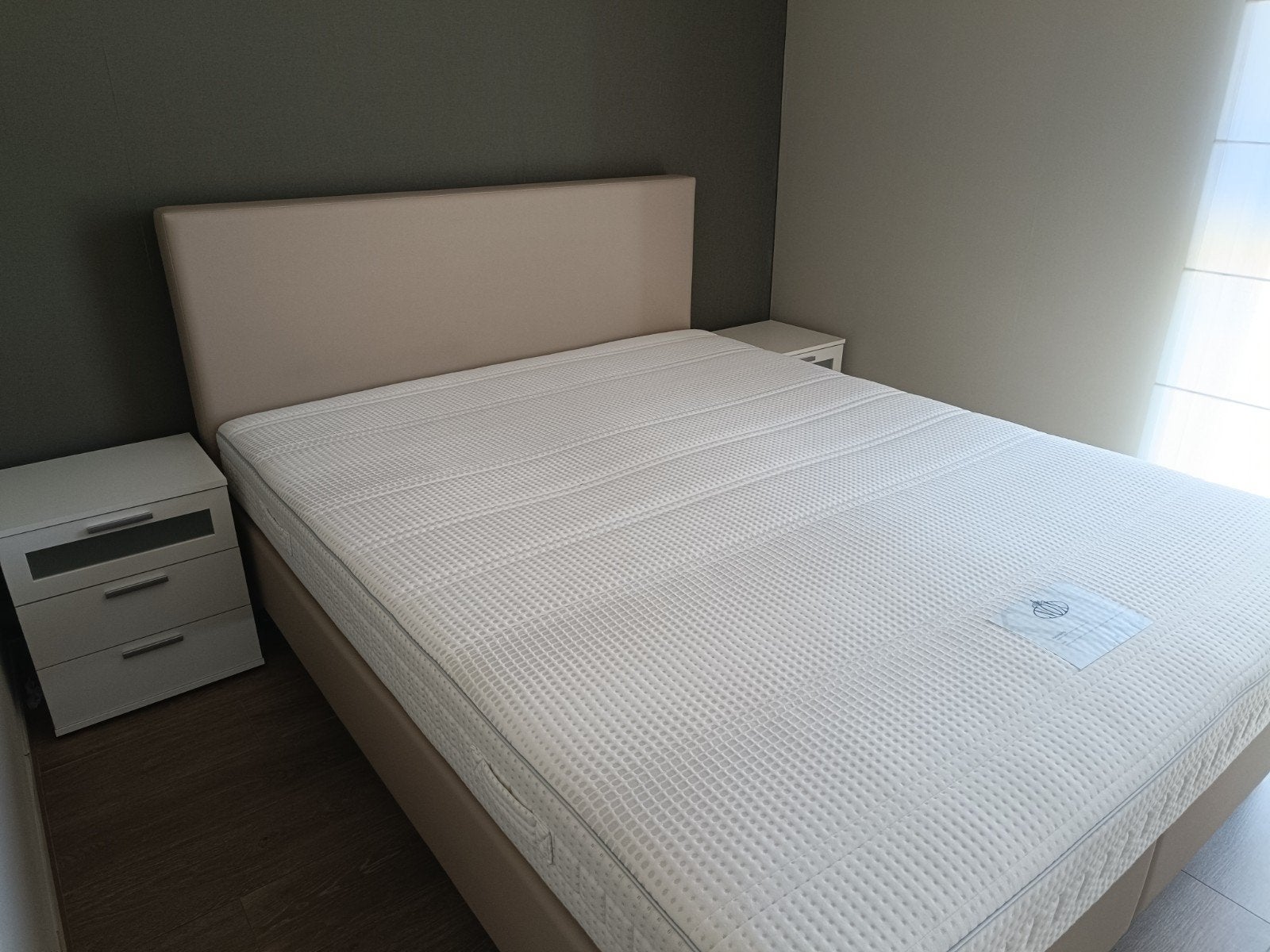 Zeer degelijke boxspring met matras in nieuwstaat, Ophalen