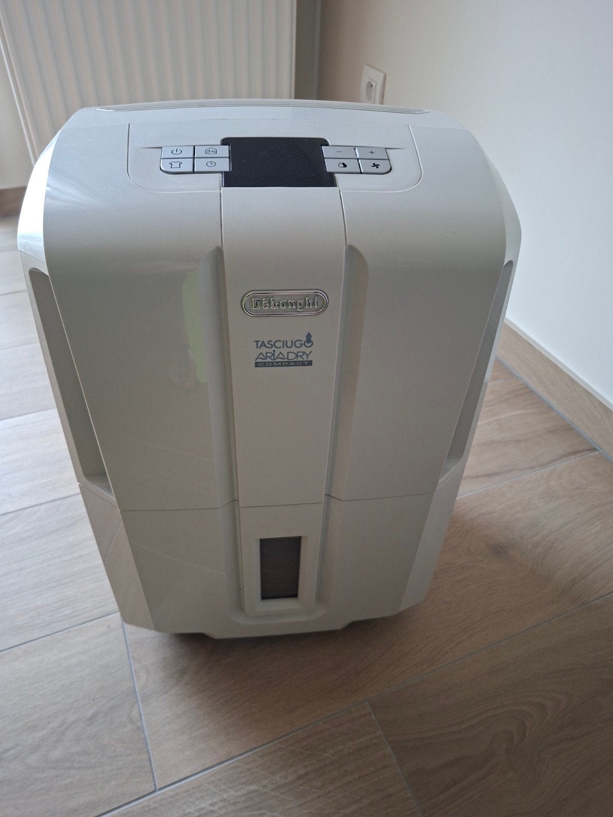 De'Longhi Luchtontvochtiger AriaDry Compact DDS25, Elektronische apparatuur, Luchtbehandelingsapparatuur, Ophalen, Gebruikt, Luchtontvochter
