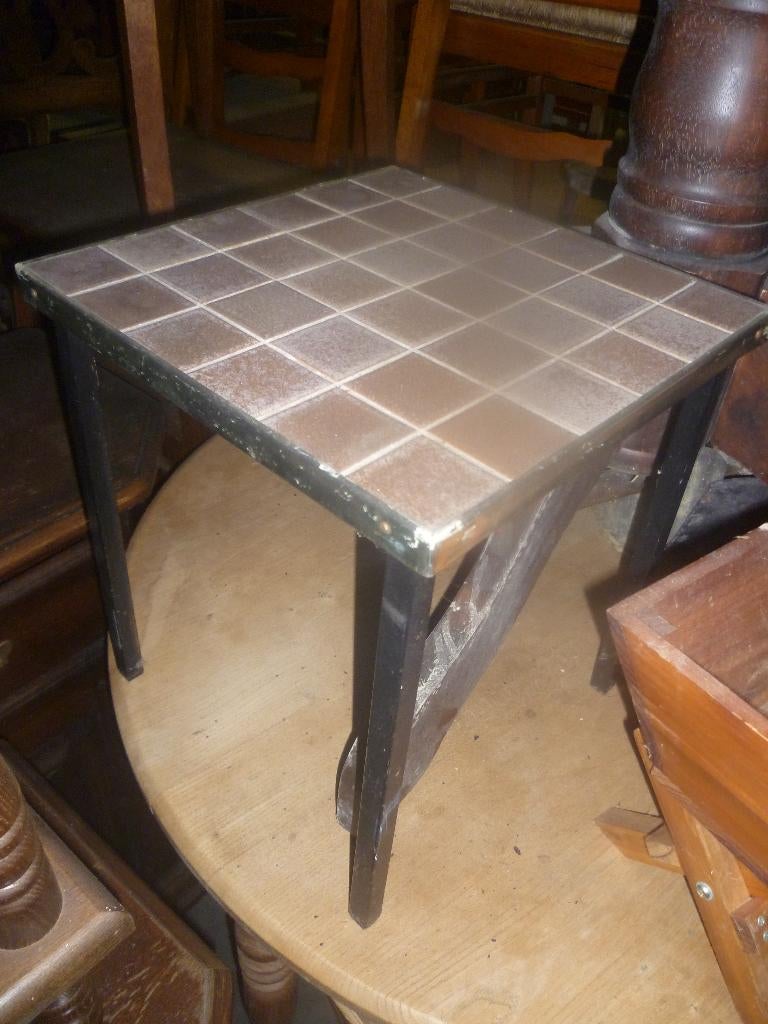 METALEN VINTAGE TAFELTJE MET TEGELS, Antiek en Kunst, Ophalen