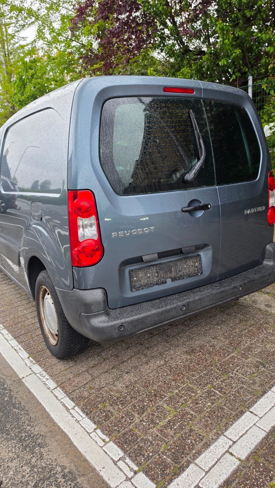 Peugeot partner 1.6 benzine 2012 3 zit met airco, Voorwielaandrijving, Stof, Zwart, 777 kg