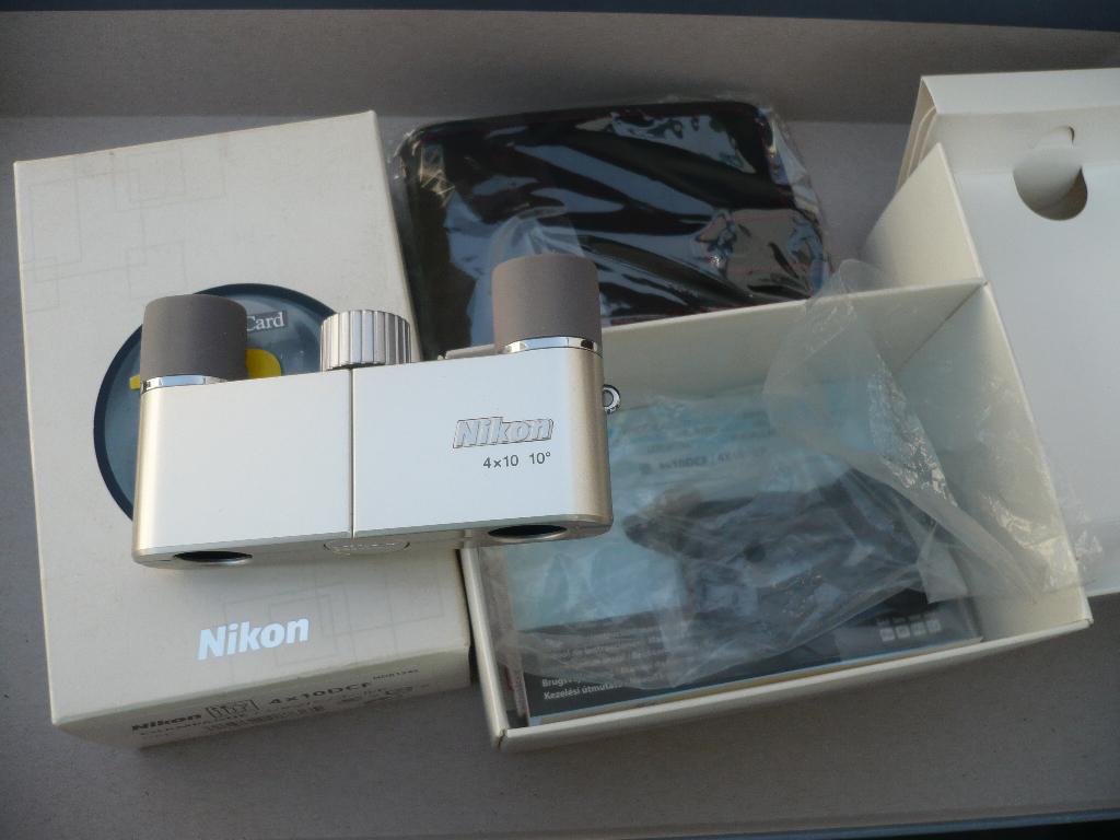 Jumelles Nikon neuves et jamais utilisées., Enlèvement ou Envoi