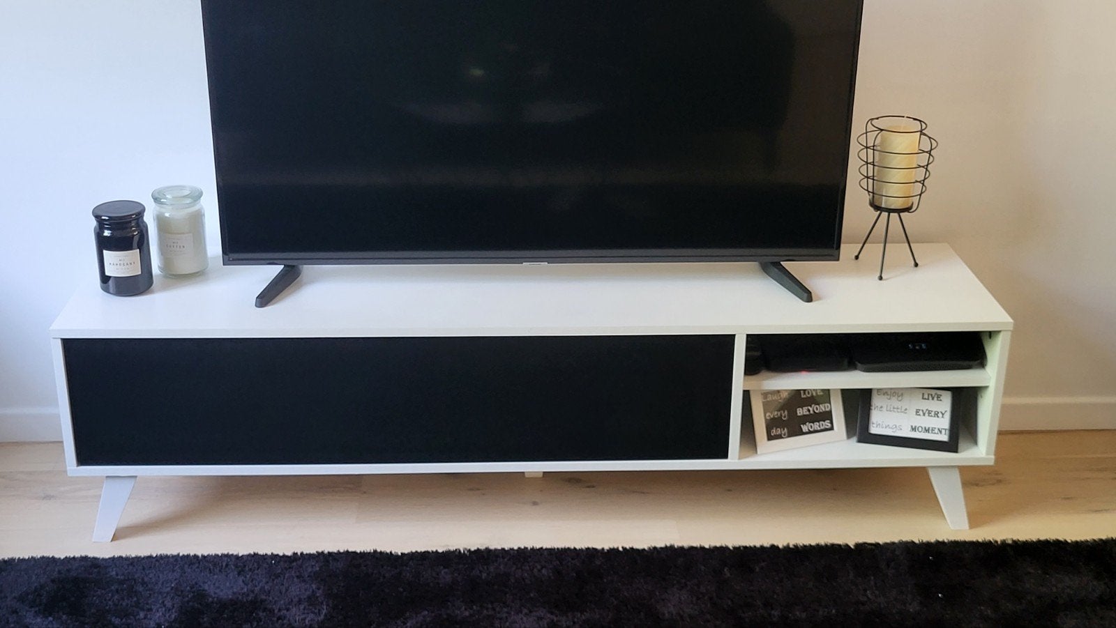 Meuble TV blanc et noir, Maison & Meubles, Armoires | Mobilier de télévision, Enlèvement