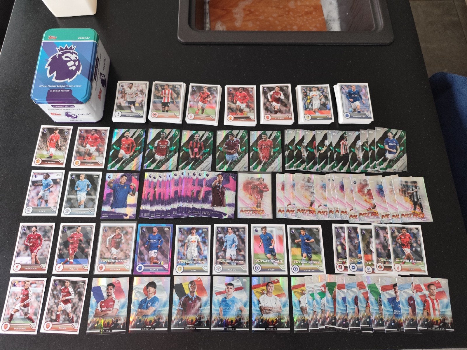 +-300 topps flagship Premier League kaarten 26/27 + tin box, Hobby en Vrije tijd, Ophalen of Verzenden