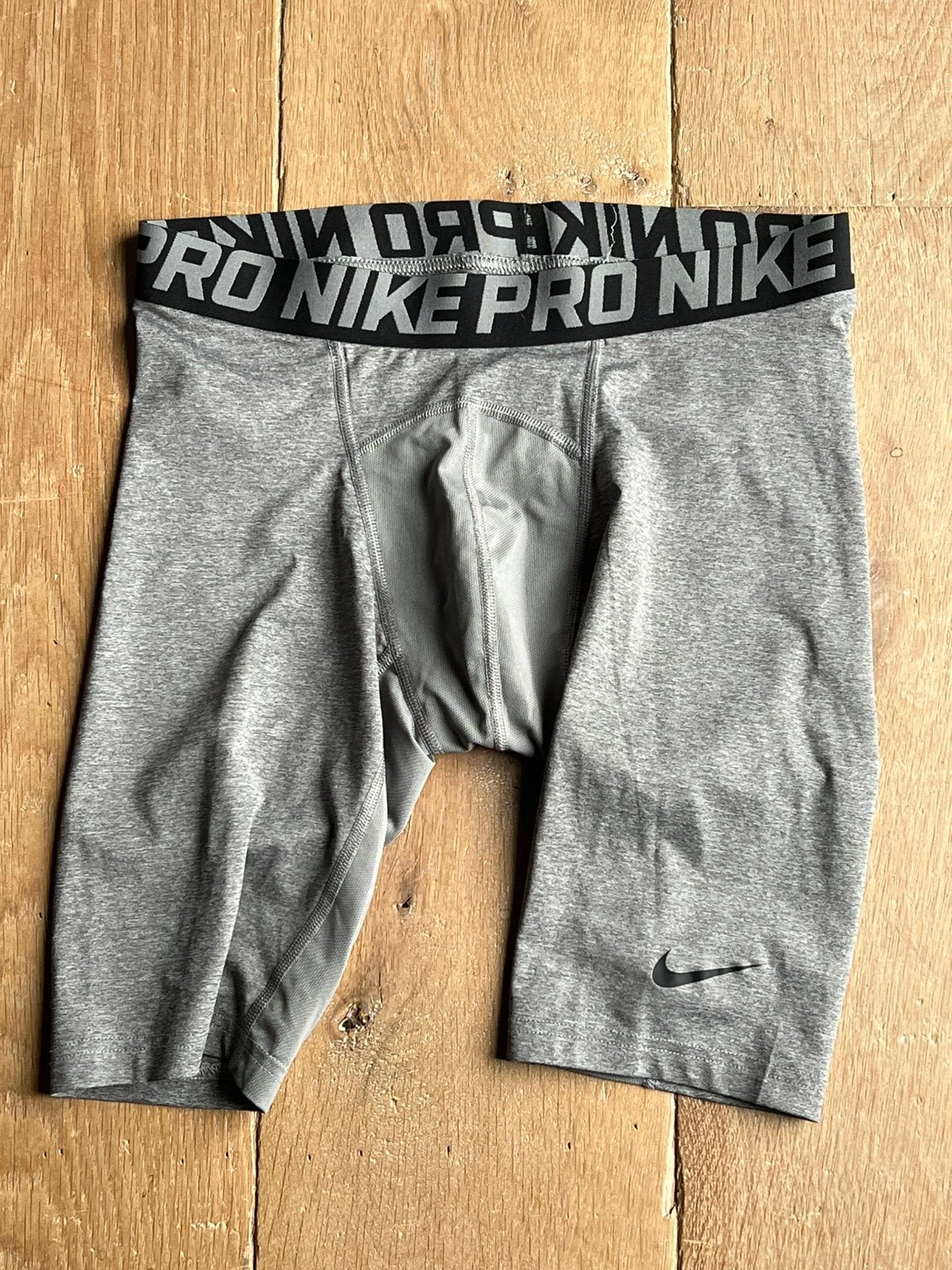 Nike compressie broek maat medium, Ophalen, Maat 48/50 (M), Zo goed als nieuw, Grijs