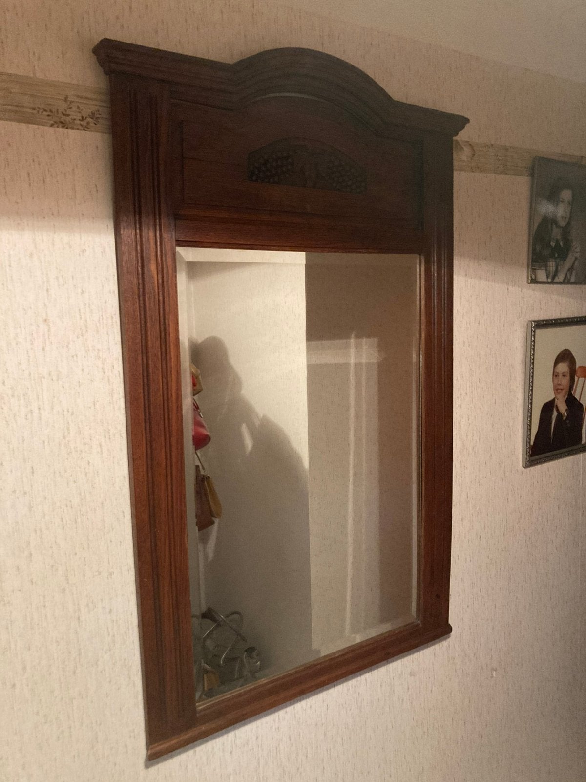 Sfeervolle antieke/klassieke houten wandspiegel met toogkap, Antiek en Kunst, Antiek | Spiegels, Ophalen
