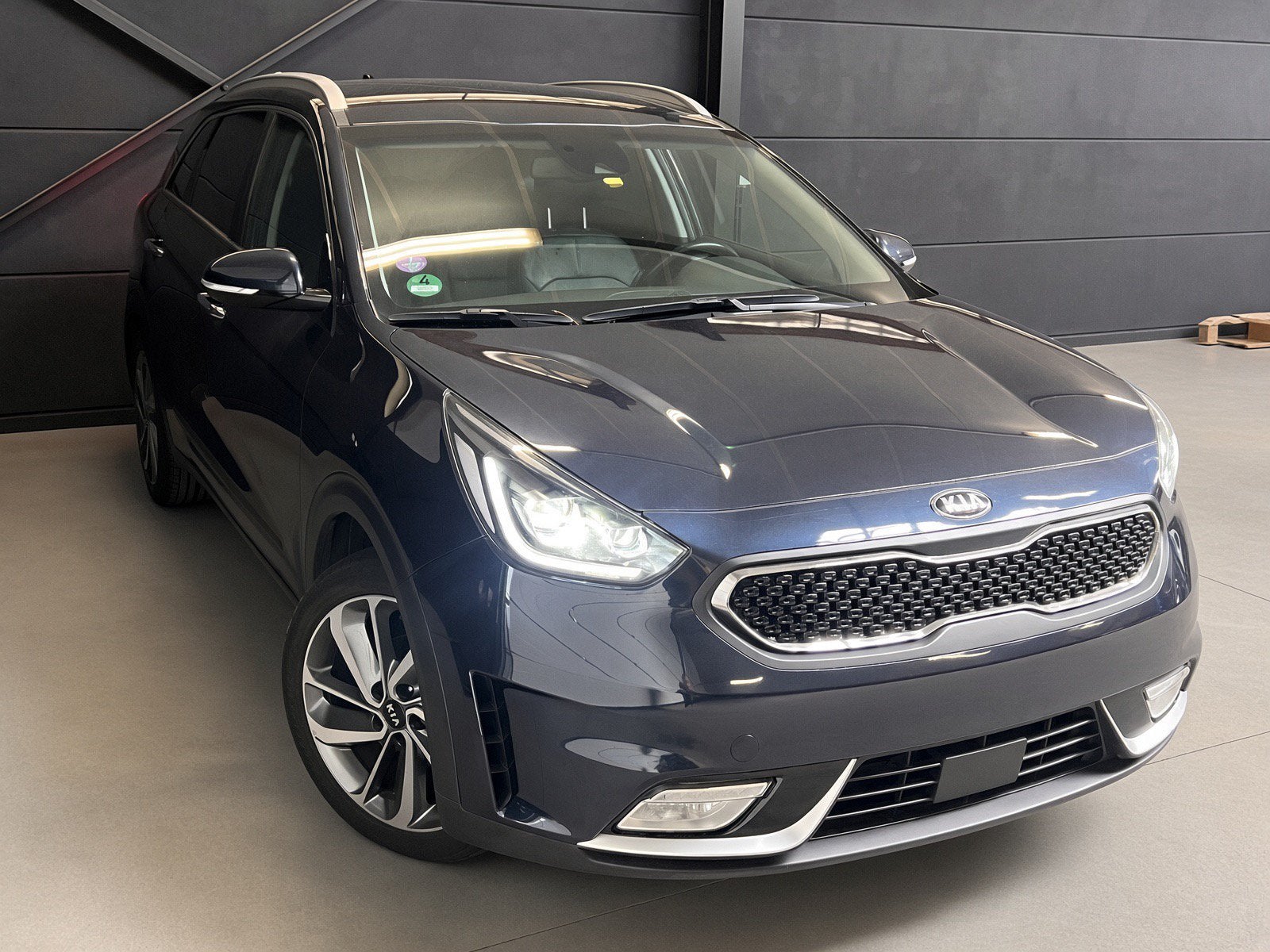 Kia Niro 1.6 Hybride automaat, bj2018, 64.000km, 1j garantie, Auto's, Automaat, Leder, Bedrijf, 5 zetels