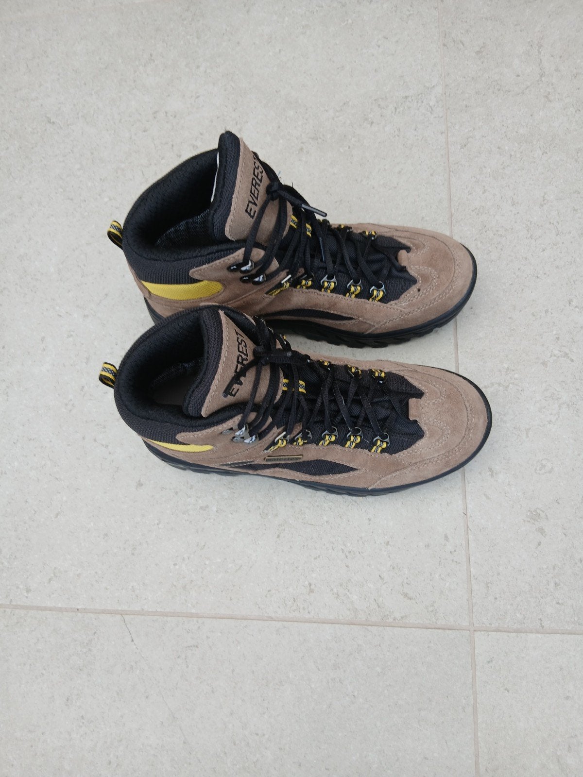 SPLINTERNIEUWE hoge wandelschoenen maat 36, Sport en Fitness, Bergsport en Wandelen, Ophalen of Verzenden