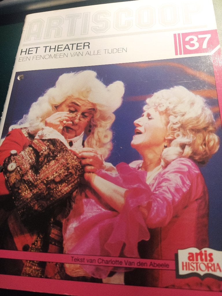 boek: Heerekrintjes; Hetty Paërl-poppenspel+Het theater., Boeken, Kunst en Cultuur | Dans en Theater, Ophalen of Verzenden, Gelezen