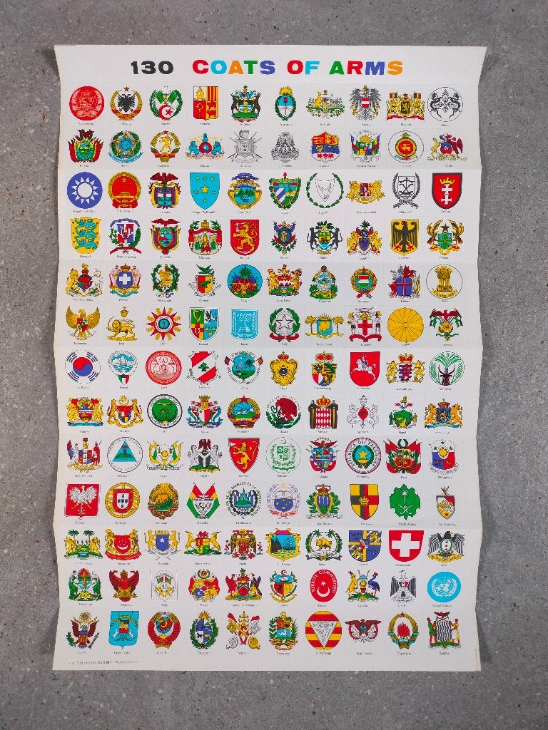 feuille avec blasons de 130 pays, perforée, Enlèvement ou Envoi, Album de collection