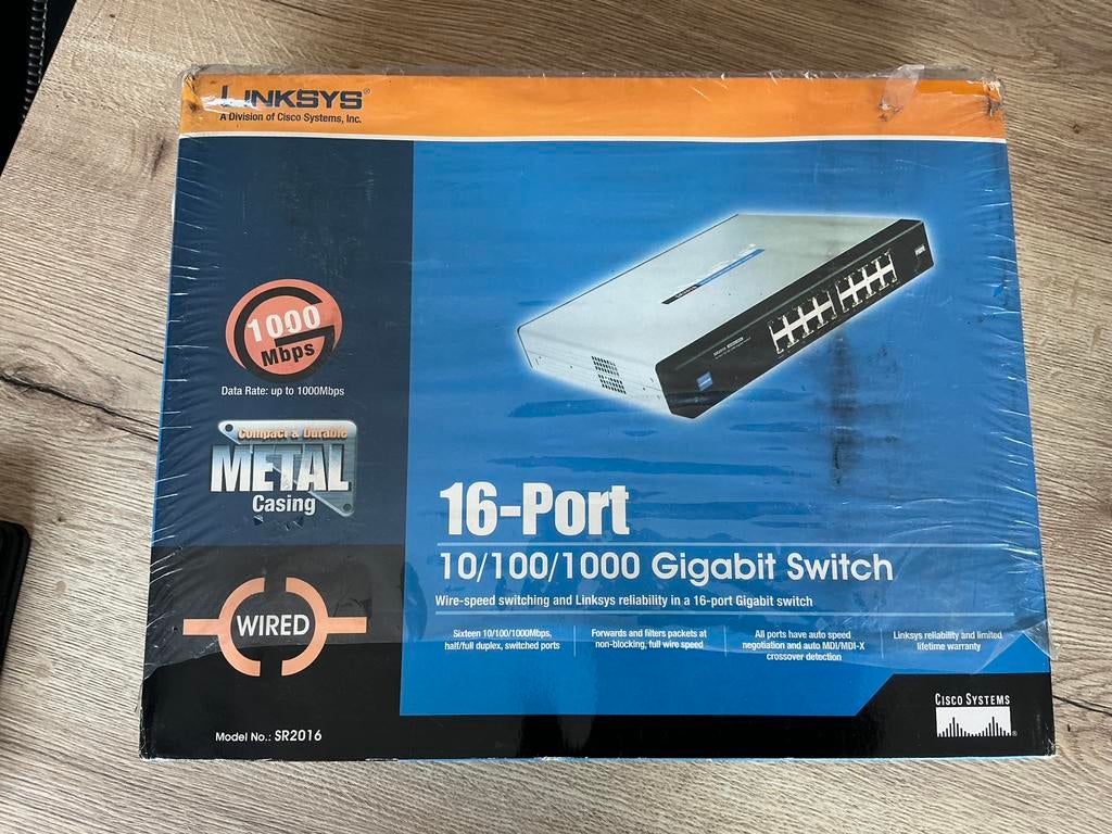 CISCO 16 port switch, Ophalen of Verzenden, Zo goed als nieuw