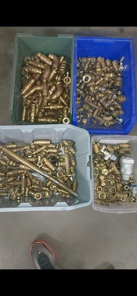 Messing schroefkoppeling kleine en grote maten door elkaar, Doe-het-zelf en Bouw, Ophalen, Nieuw, Koper, Overige typen