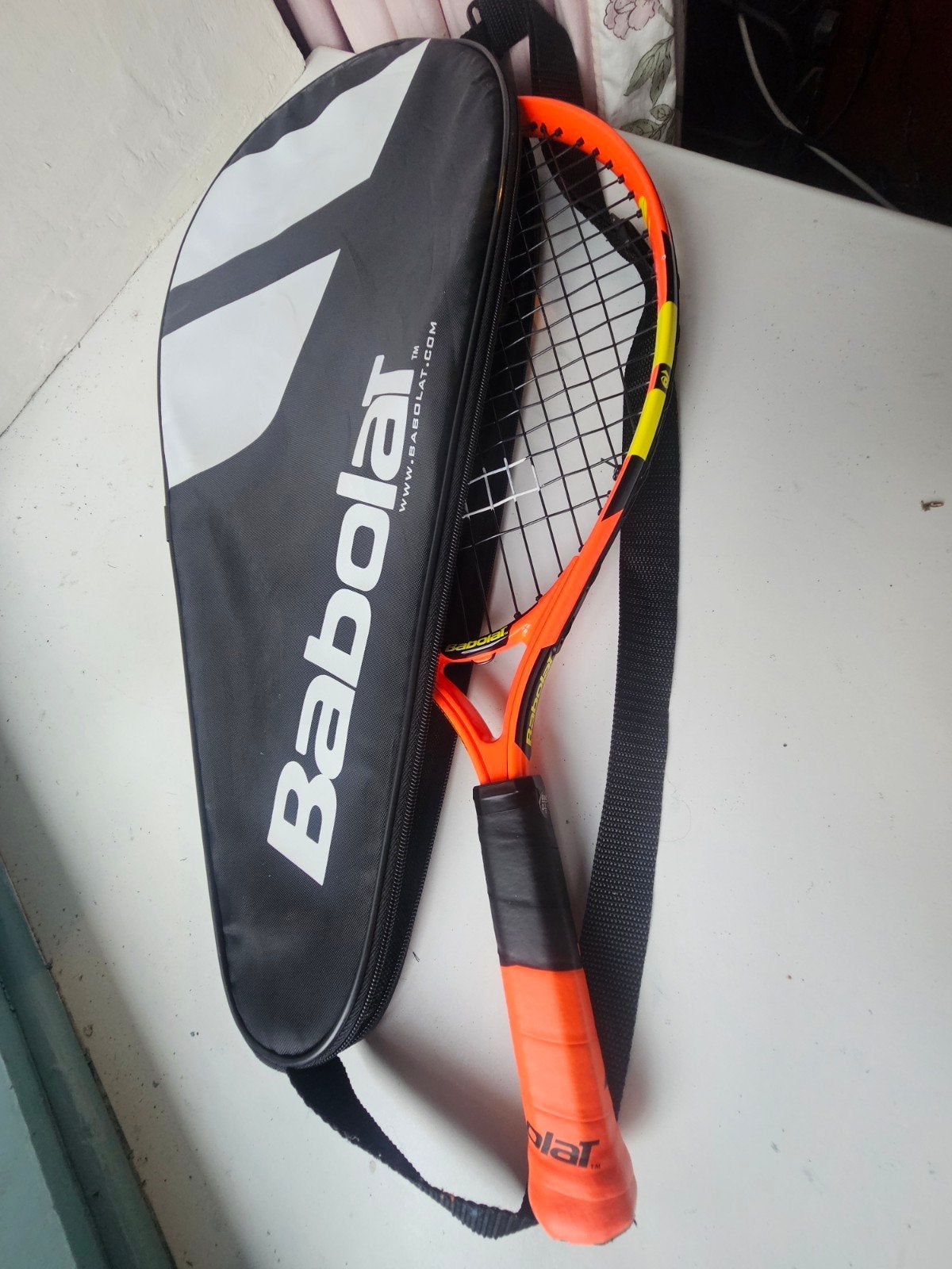 NIEUW tennisracket BABOLAT + hoes + doos met 3 tennisballen, Verzenden, Nieuw, Racket, Babolat