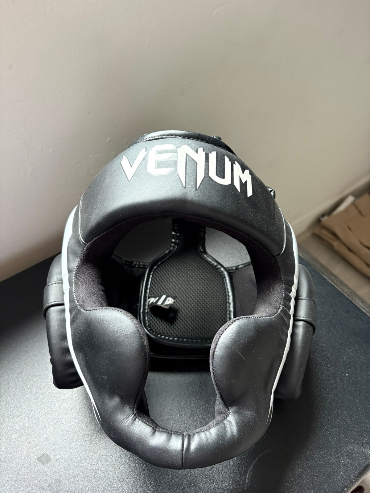 Casque (protection de la tête) Venum, Sports & Fitness, Neuf, Enlèvement, Taille L, Protection pour arts martiaux