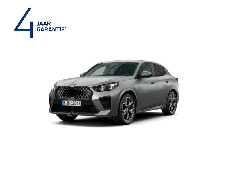 BMW iX2 xDrive30/M-Sport Pro/Frozen Pure Grey, Auto's, BMW, Automaat, X2, Zwart, 313 pk