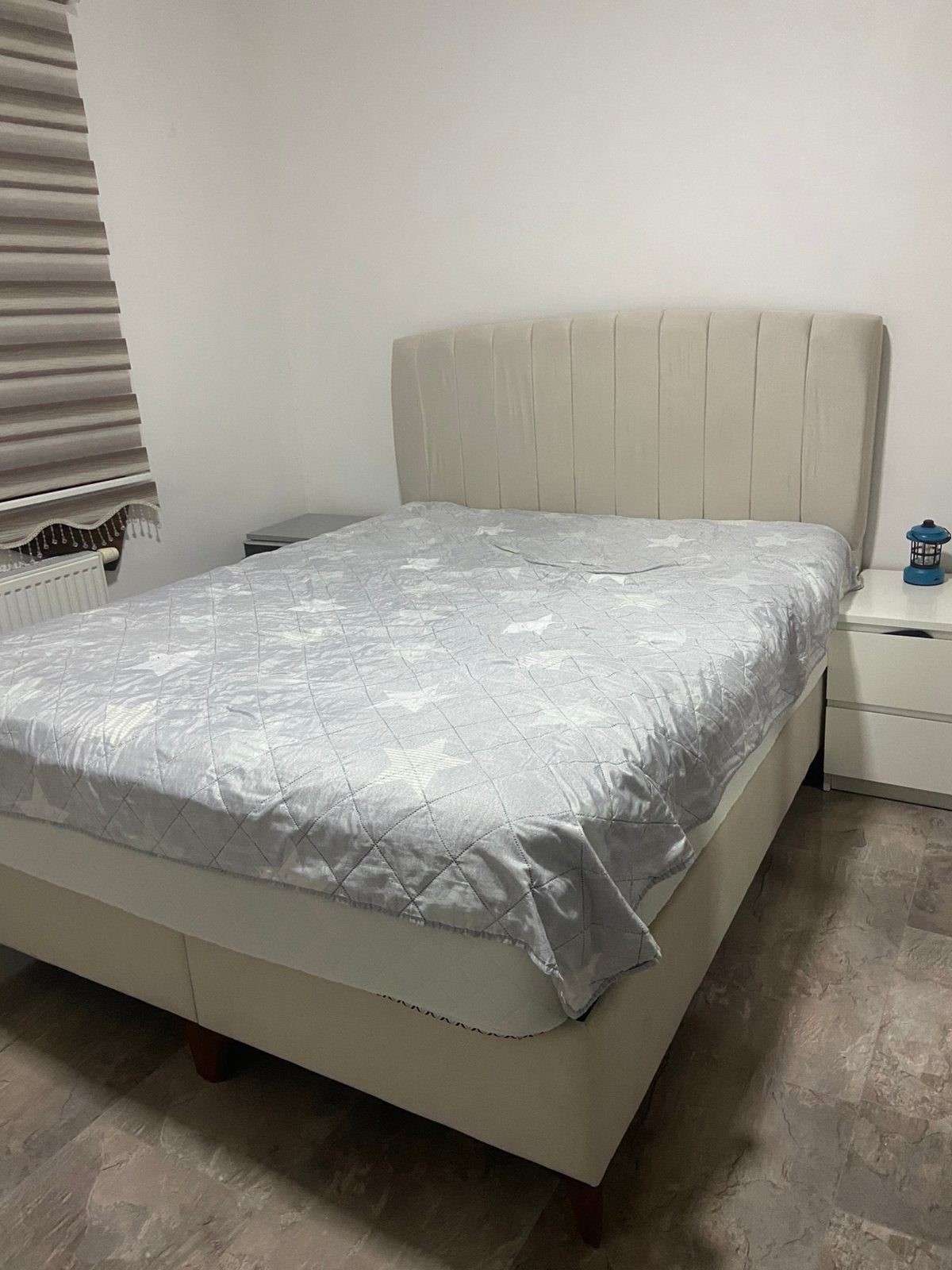 Lit a coffre avec matelas, Maison & Meubles, Autres dimensions, Beige, Comme neuf, Enlèvement