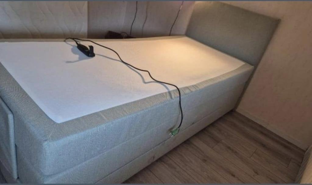 Bezorging is mogelijk 90x200 inzgs elektrisch boxspring bed, 90 cm, Eenpersoons, Ophalen of Verzenden, Zo goed als nieuw