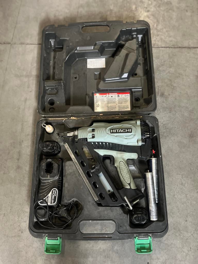 Nagel schiet machine hitachi, Ophalen, Zo goed als nieuw
