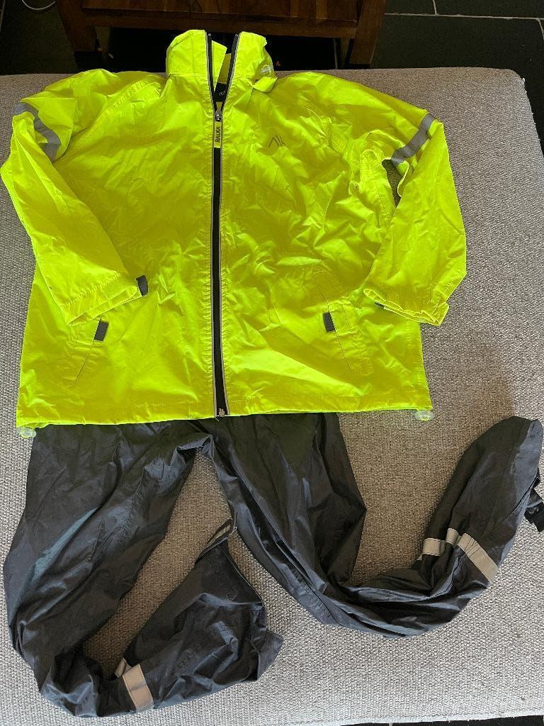 Regenpak Ralka maat 152 fluo geel, Kinderen en Baby's, Kinderkleding | Maat 152, Ophalen, Jongen, Jas