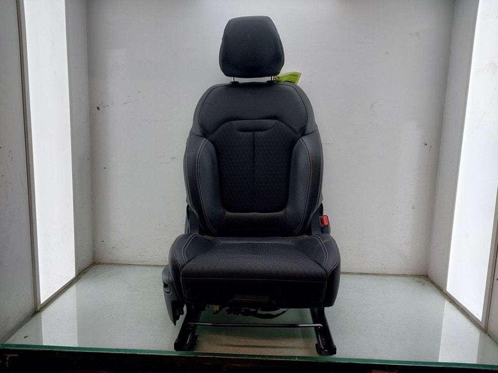 STOEL RECHTS VOOR Renault Kadjar (RFEH) (01-2015/-), Auto-onderdelen, Gebruikt, Renault, Peter-Huppertz-Straße 5
51063  Köln, DE