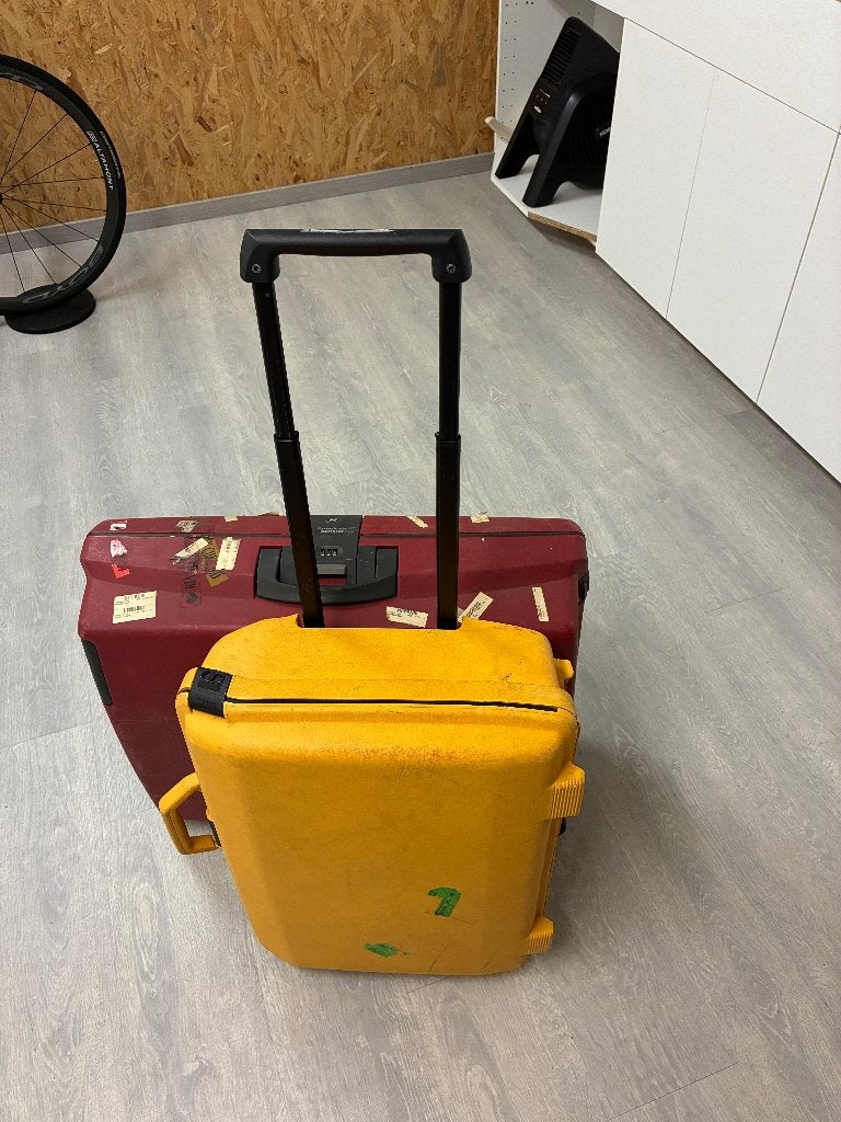 2 valises — bagage d'enregistrement + bagage à main, Enlèvement, Utilisé, Plastique dur, Poignée extensible