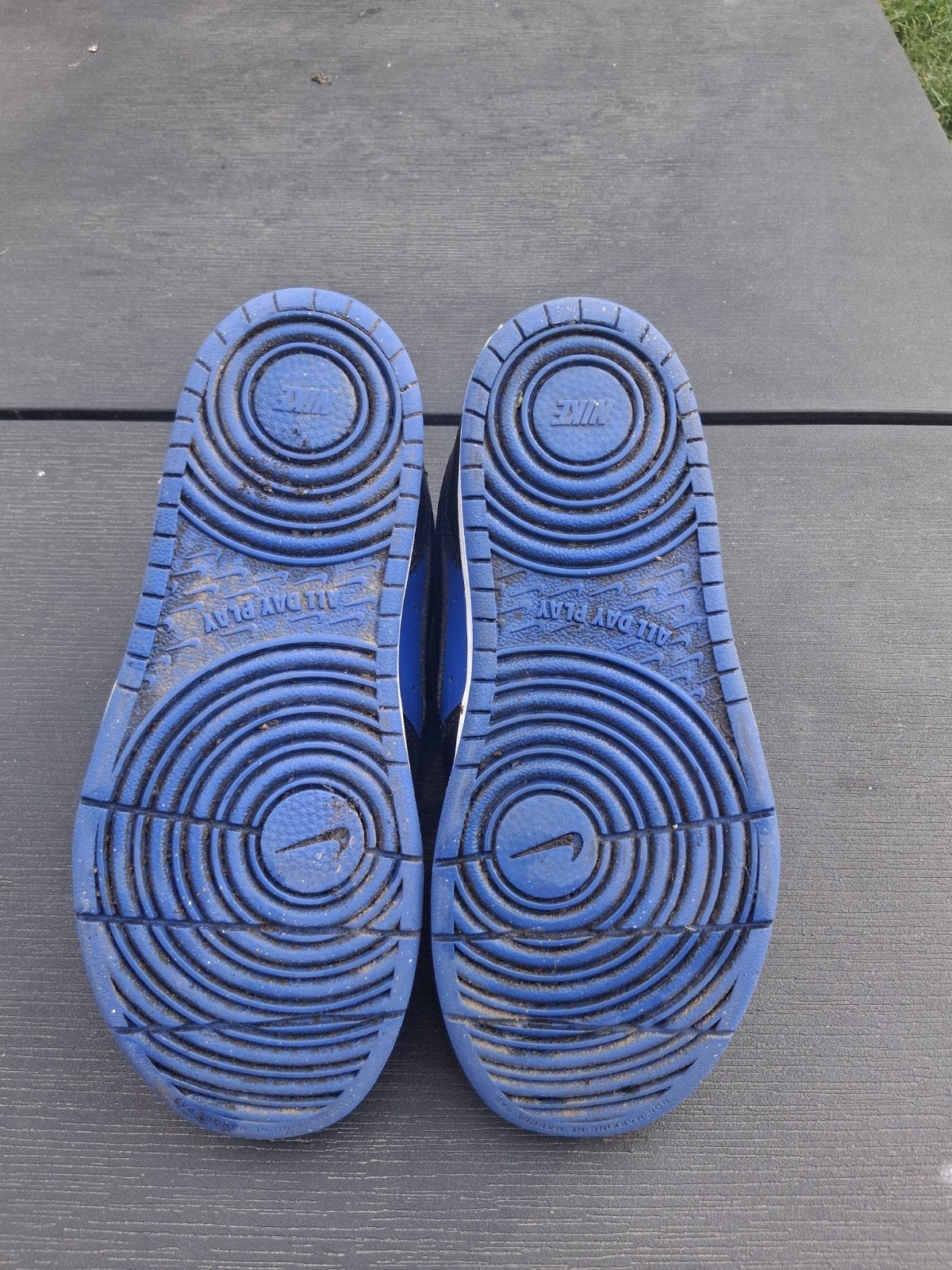 Nike schoenen, Ophalen