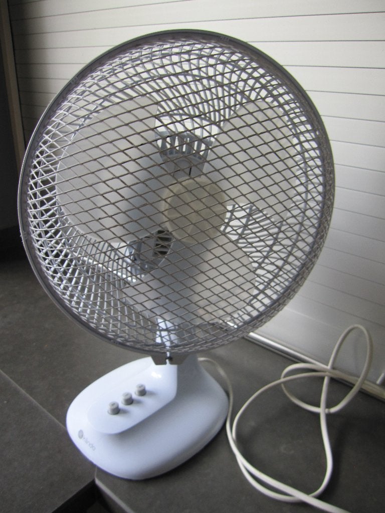 ventilateur Klindo de table 2 vitesses, oscillant, Enlèvement, Utilisé, Ventilateur de table