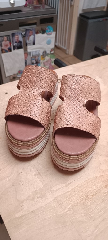 Roze leren schoenen met sleehak Tamaris p.39 waarde 78e, Ophalen of Verzenden, Zo goed als nieuw, Roze