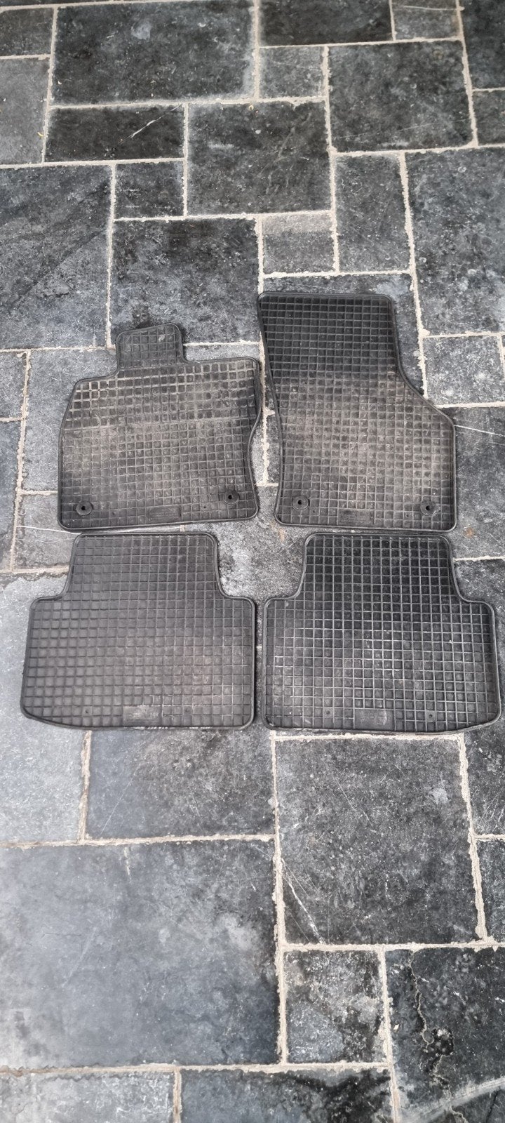 Tapis caoutchouc vw passat à partir de 2014, Autos : Divers, Tapis de voiture, Utilisé, Enlèvement