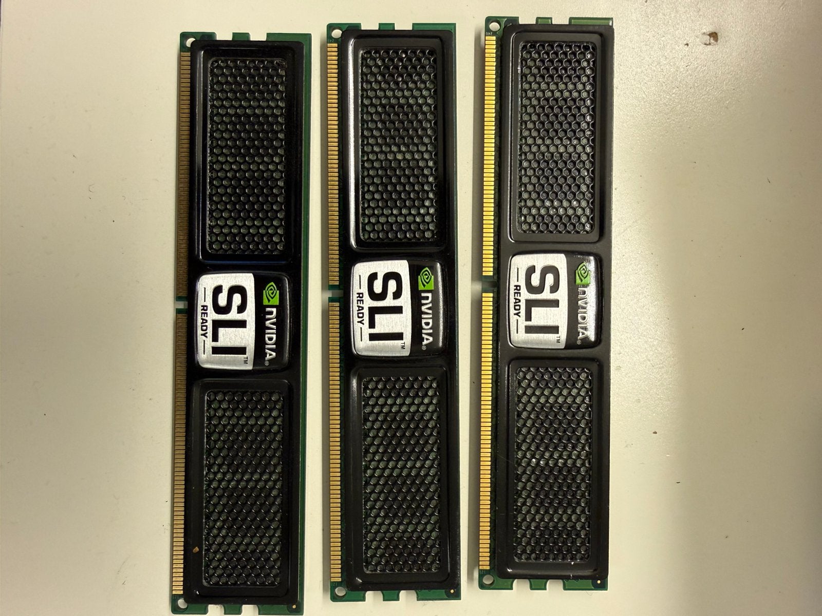 OCZ Nvidia SLI Ready DDR2 RAM 3x1GB PC2-8500 1066MHz, Computers en Software, RAM geheugen, Ophalen, Zo goed als nieuw, DDR2