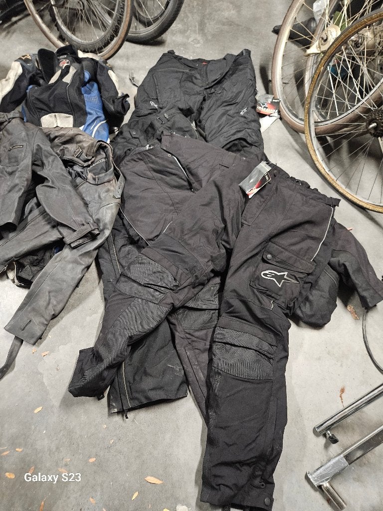 Lot de 50 à 80 vêtements moto (Alpinestars...), Motos, Femmes, Autres types, Enlèvement, Alpinestars