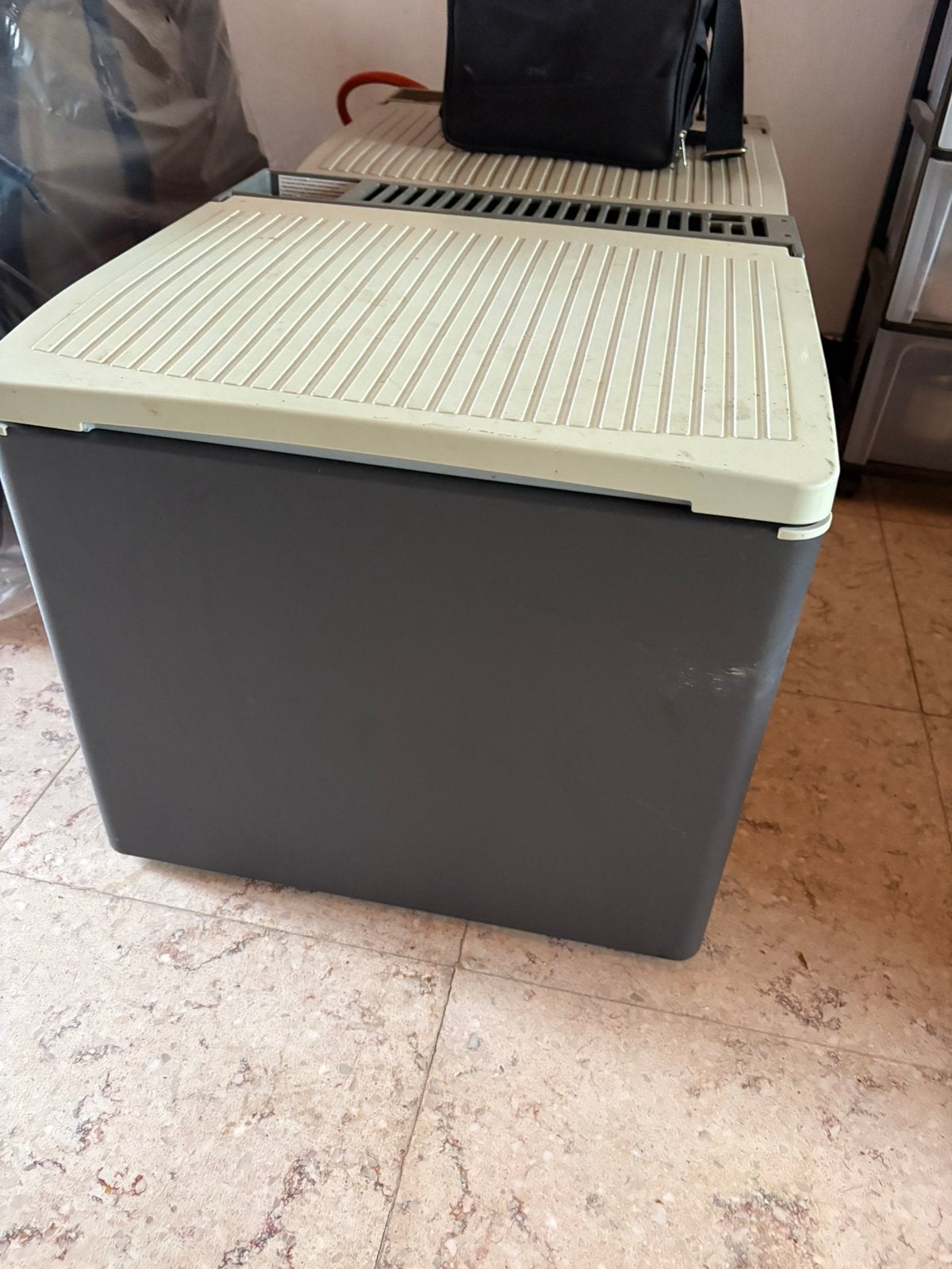 Koelbox op gas en op stroom, Caravanes & Camping, Enlèvement, Comme neuf, Glacières