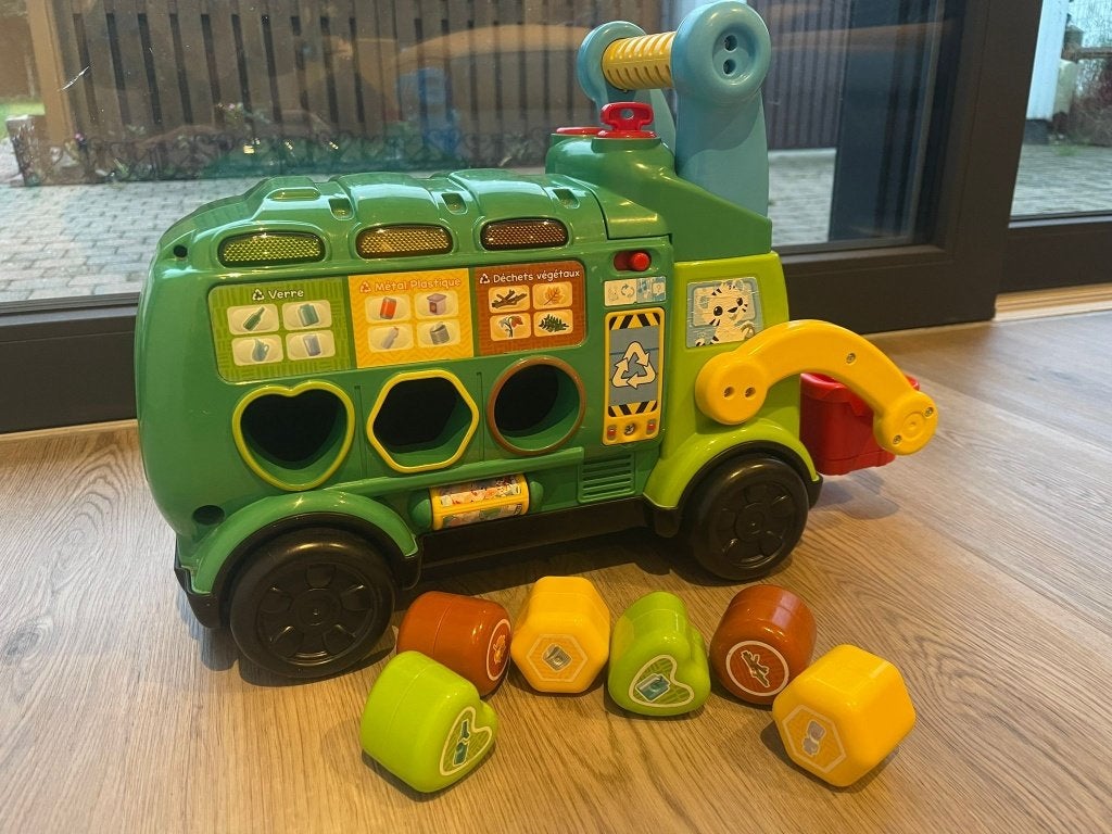 Vuilniswagen Recyclo'Vormen - VTECH  in het Frans, Ophalen of Verzenden, Gebruikt, 6 maanden tot 2 jaar