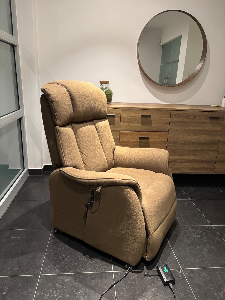 Elektrische fauteuil, Ophalen, Gebruikt, Kunststof