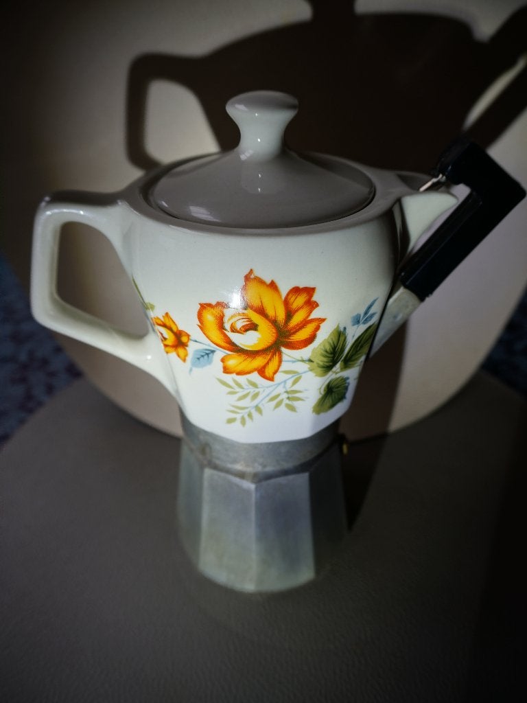 Cafetière moka italienne vintage en très bon état, Electroménager, Café moulu, Enlèvement ou Envoi, 2 à 4 tasses, Cafetière