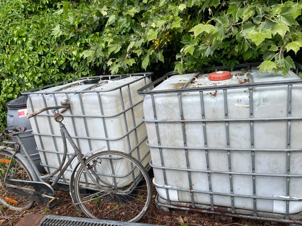 Grote waterreservoirs met kraantje, Tuin en Terras, Ophalen, Gebruikt, Met kraantje