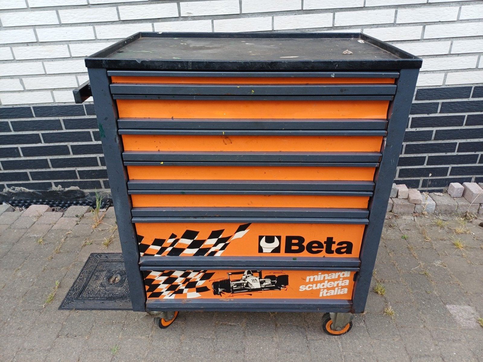 Gereedschapswagen beta, Ophalen