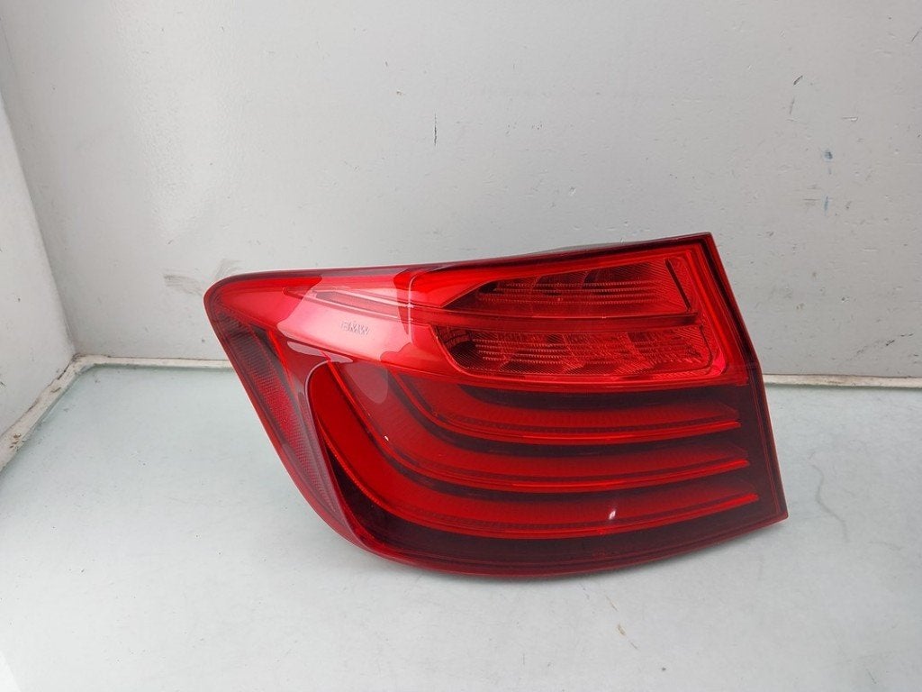 FEU ARRIÈRE GAUCHE BMW 5 serie (F10) (|63217306161|), Autos : Pièces & Accessoires, Éclairage, Utilisé, BMW, Petuelring 130
80809  München, DE