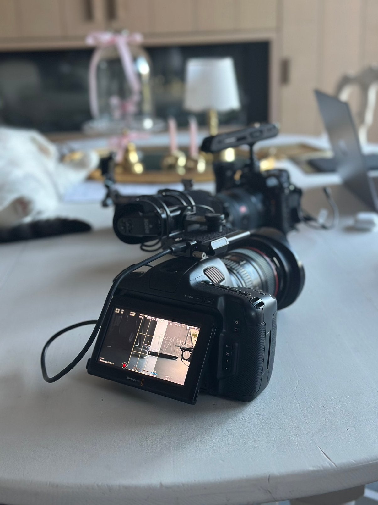 Black magic design pocket camera 6k PRO + canon 24-105mm, Enlèvement, Comme neuf