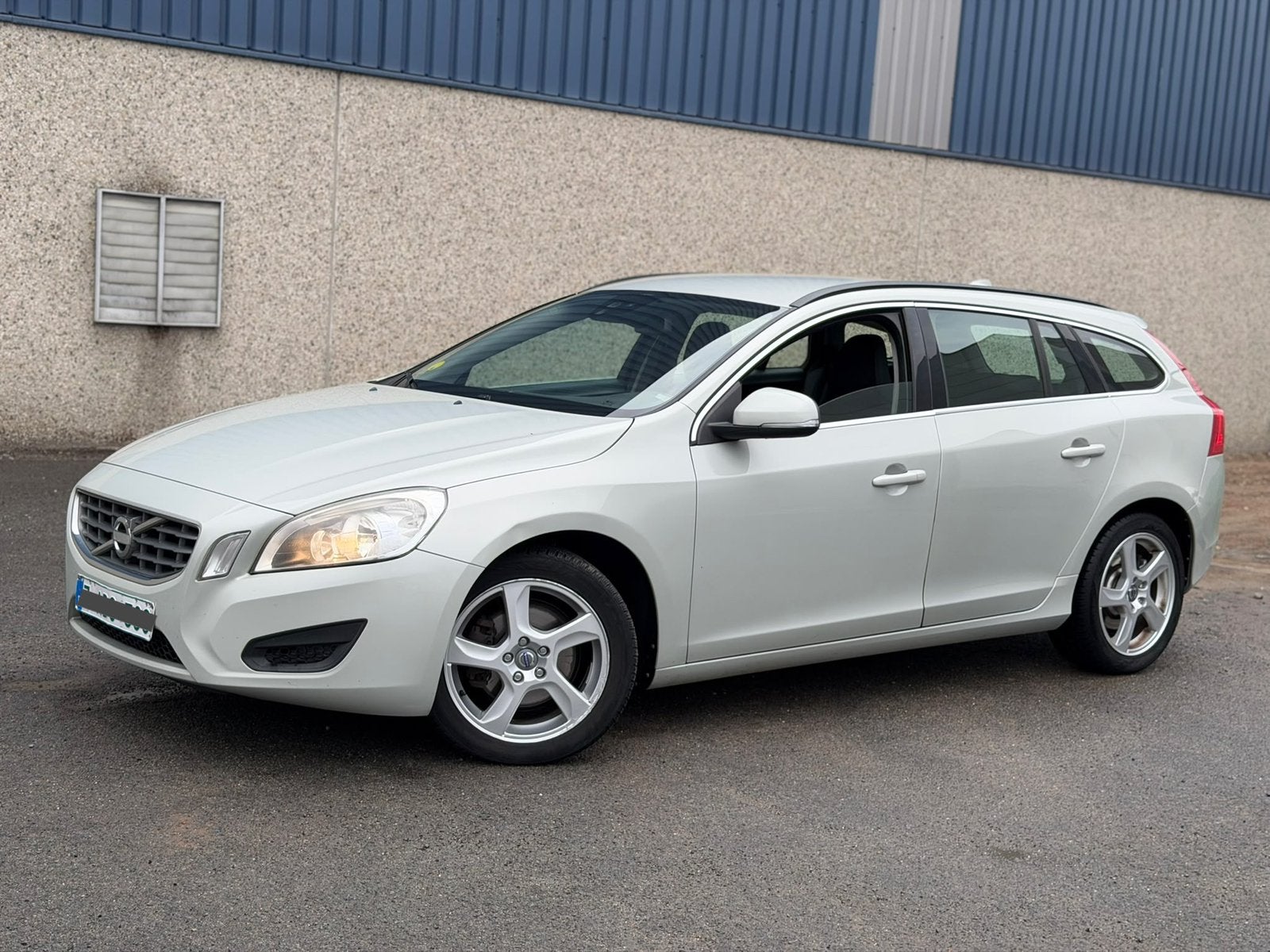 Volvo V60 2.0 D3 163Pk! 2011* 320.000Km's! EURO 5, Auto's, Euro 5, Stof, 120 kW, https://public.car-pass.be/vhr/5be7c648-d9f6-481a-abb3-9c40f9faa23b