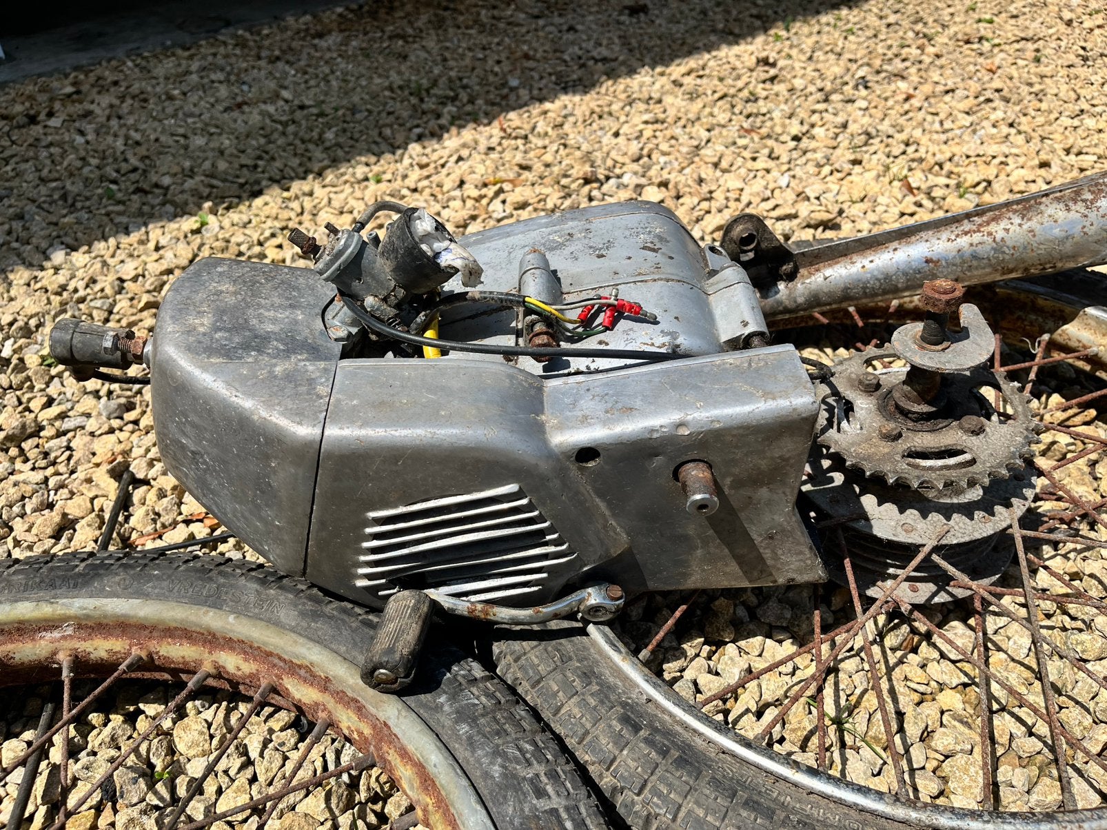 Tomos blokje 50 cc met uitlaat en twee wielen, Fietsen en Brommers, Ophalen